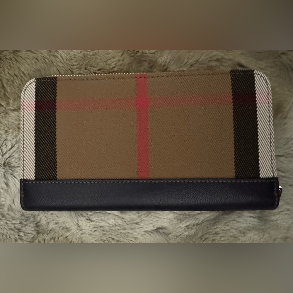 Burberry Brown Plaid Zipper Wallet New with Dustbag with COA